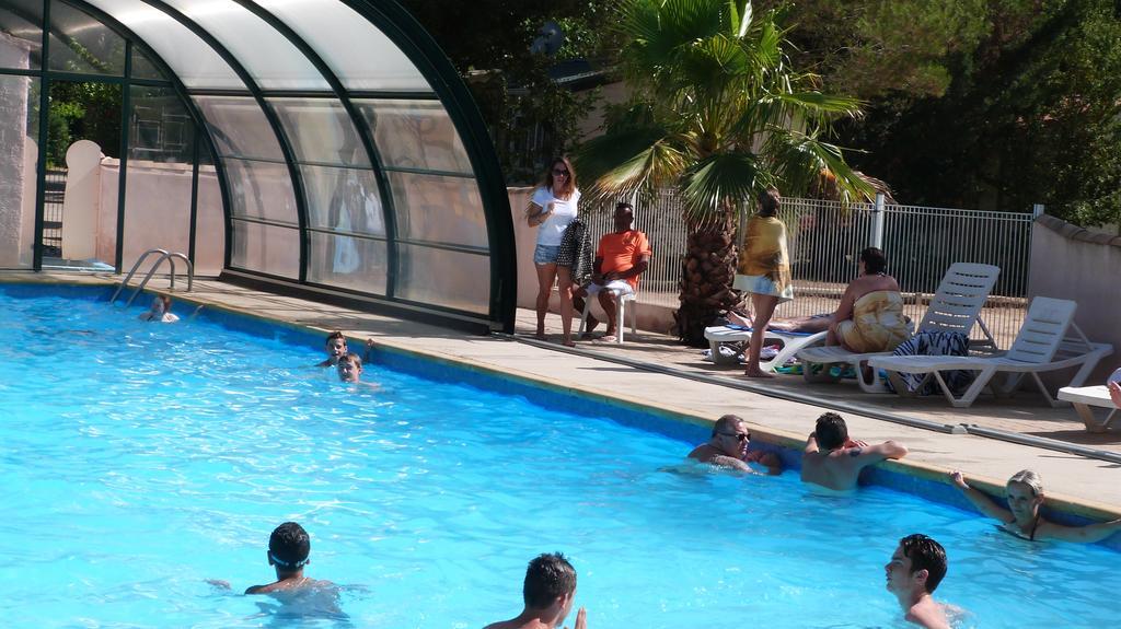 Hotel Camping La Vidaresse Sainte-Anastasie-sur-Issole Exterior foto