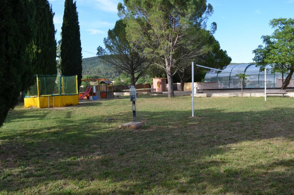 Hotel Camping La Vidaresse Sainte-Anastasie-sur-Issole Exterior foto