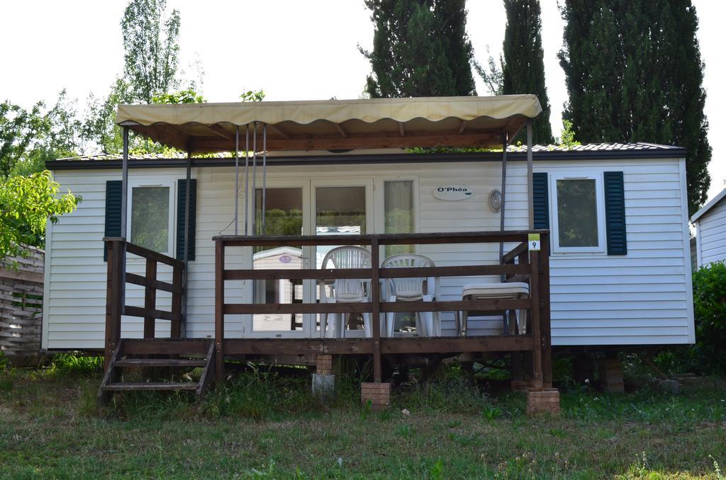 Hotel Camping La Vidaresse Sainte-Anastasie-sur-Issole Exterior foto