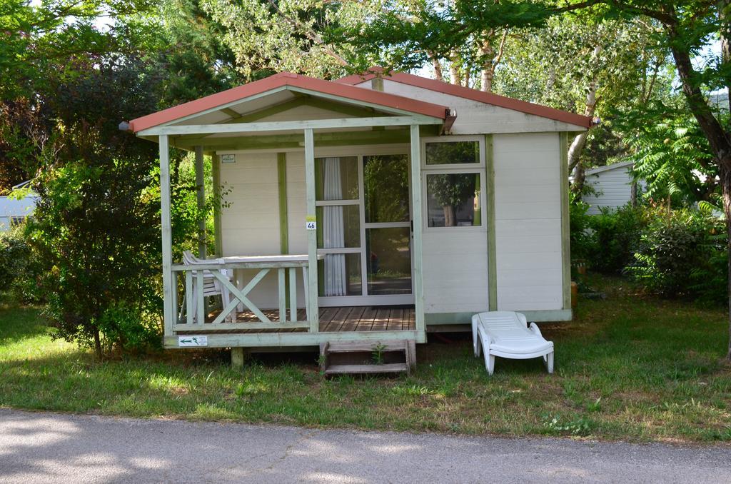 Hotel Camping La Vidaresse Sainte-Anastasie-sur-Issole Exterior foto