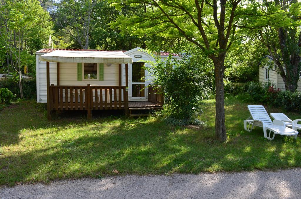 Hotel Camping La Vidaresse Sainte-Anastasie-sur-Issole Exterior foto