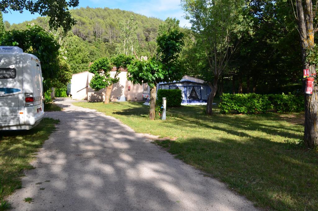 Hotel Camping La Vidaresse Sainte-Anastasie-sur-Issole Exterior foto