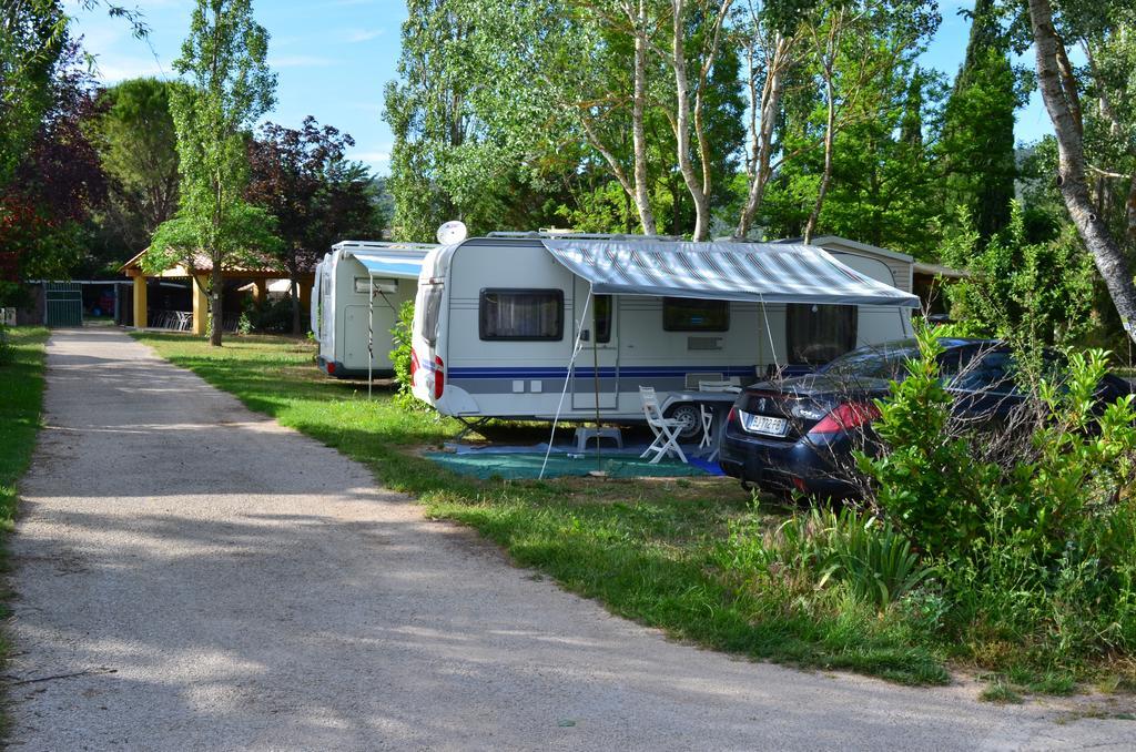 Hotel Camping La Vidaresse Sainte-Anastasie-sur-Issole Exterior foto