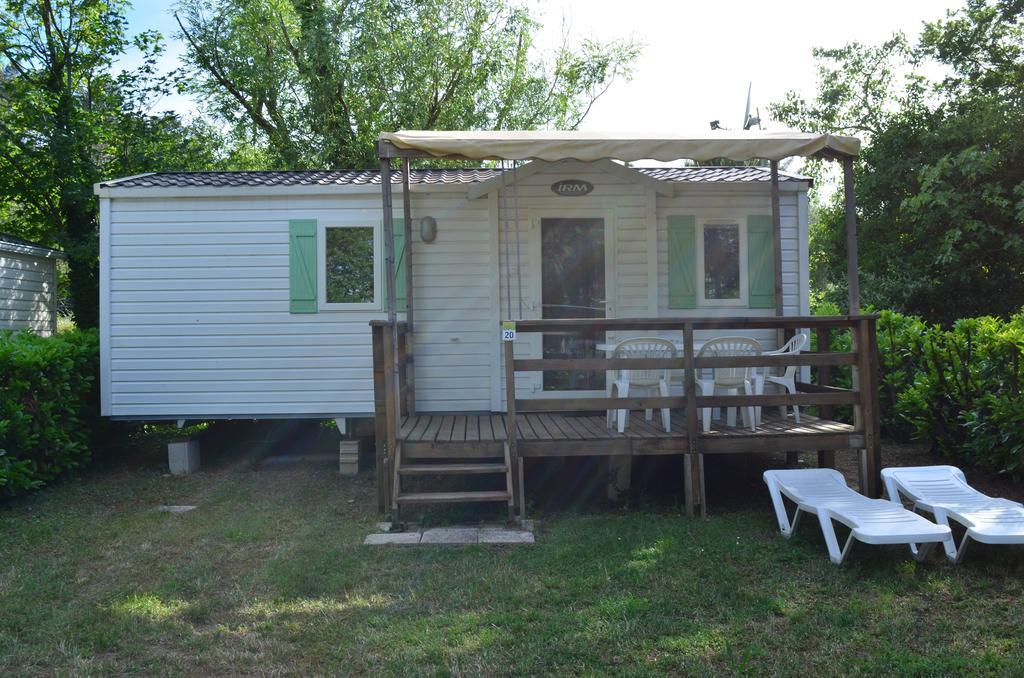 Hotel Camping La Vidaresse Sainte-Anastasie-sur-Issole Exterior foto