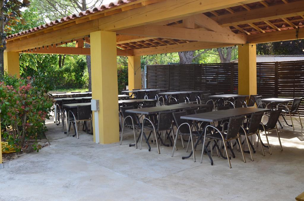 Hotel Camping La Vidaresse Sainte-Anastasie-sur-Issole Exterior foto