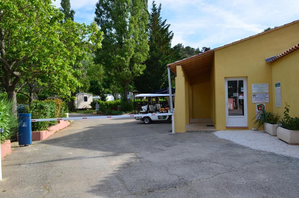 Hotel Camping La Vidaresse Sainte-Anastasie-sur-Issole Exterior foto