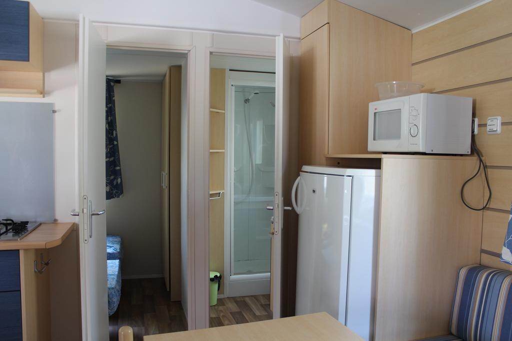 Hotel Camping La Vidaresse Sainte-Anastasie-sur-Issole Exterior foto