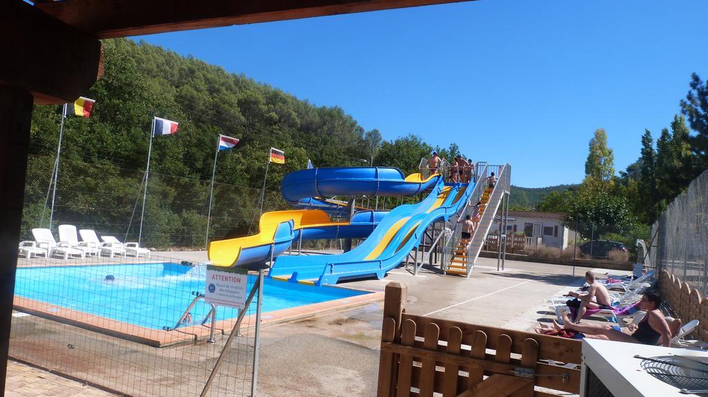 Hotel Camping La Vidaresse Sainte-Anastasie-sur-Issole Exterior foto