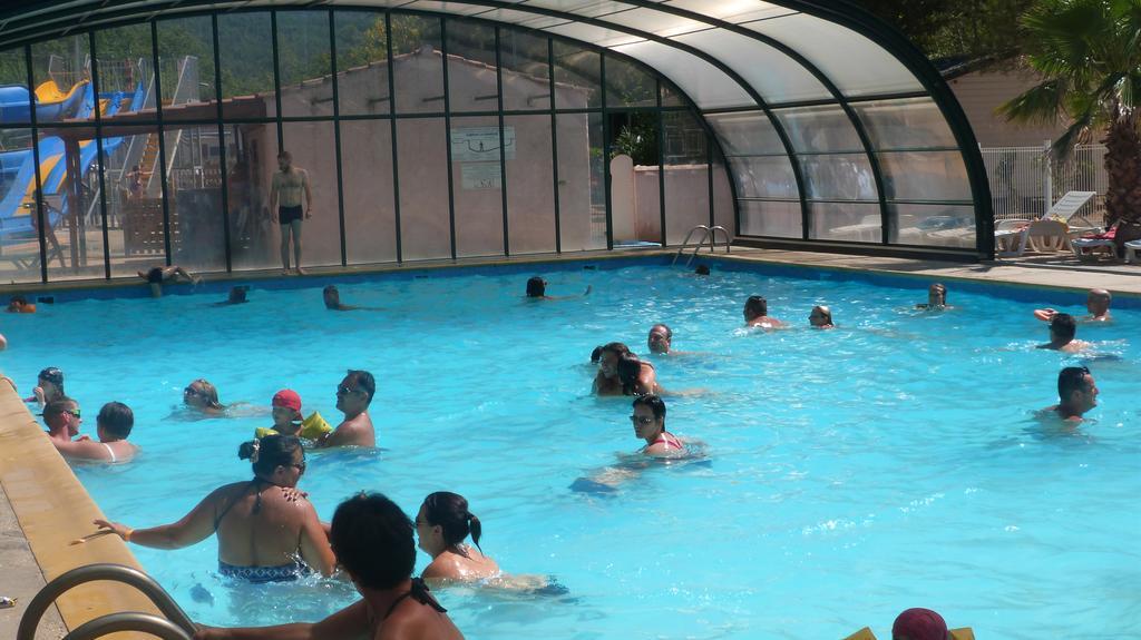 Hotel Camping La Vidaresse Sainte-Anastasie-sur-Issole Exterior foto